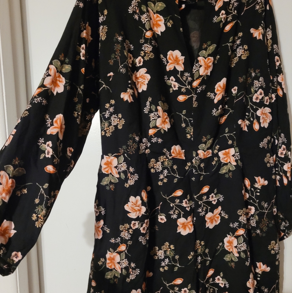 🎉HP🎉 Romper Forever 21 black with floral - Picture 7 of 7